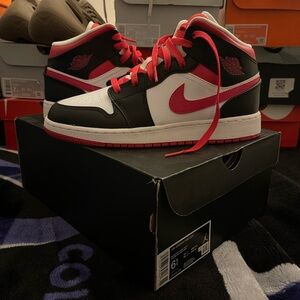 Very Berry 1’s Size 6.5Y